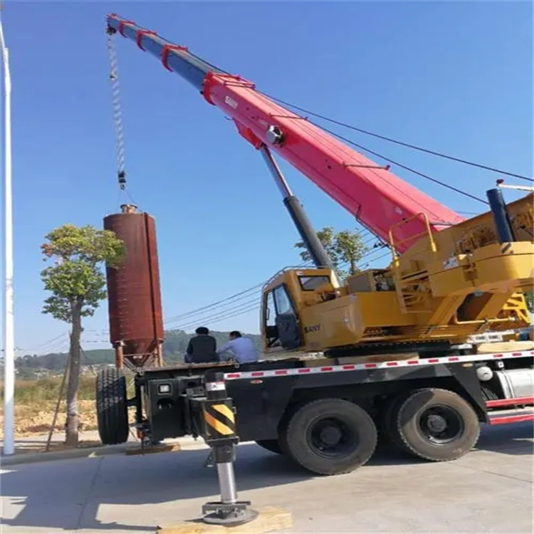 西流河镇附近的吊车租赁公司