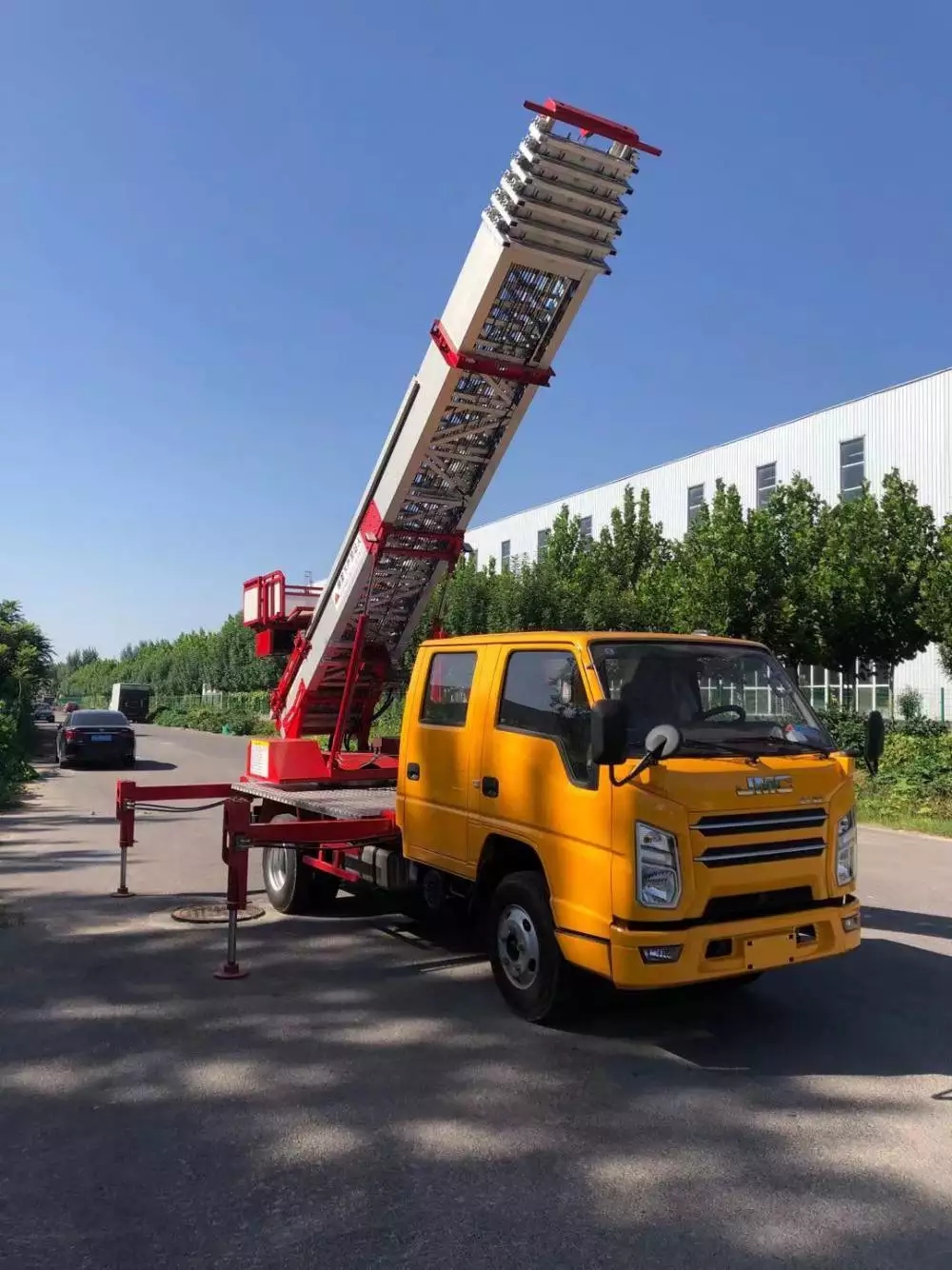 西流河镇附近的云梯车出租服务：轻松解决高空作业需求